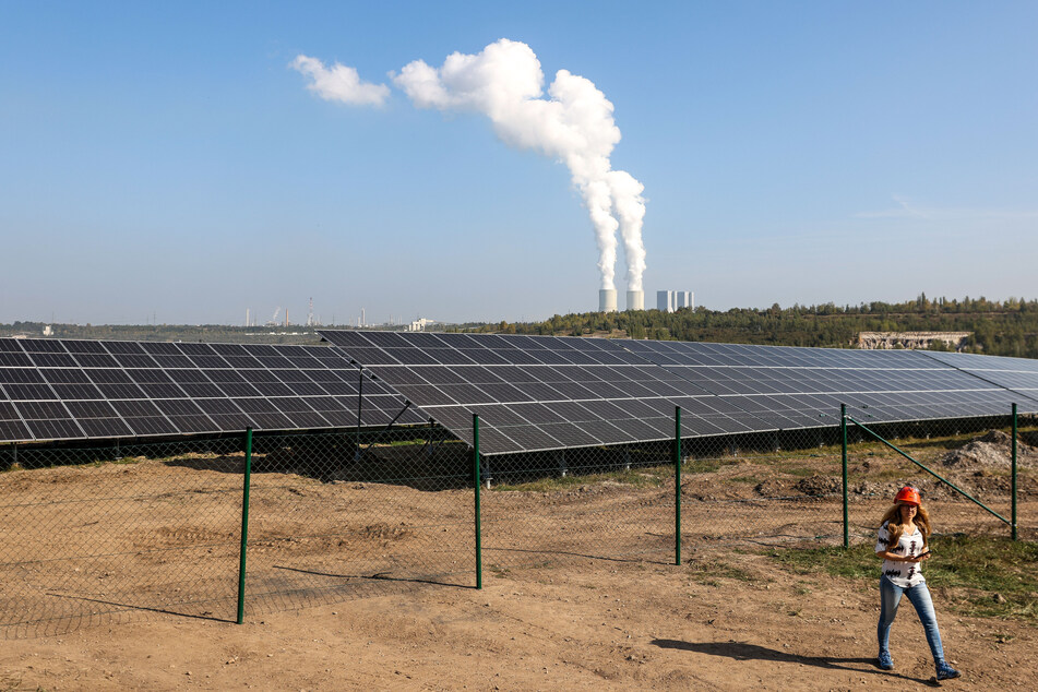 Mehr als 66.000 Solarmodule umfasst die neue Anlage Peres II südlich von Leipzig. Am Mittwoch nahm das Bergbauunternehmen MIBRAG sie in Betrieb.