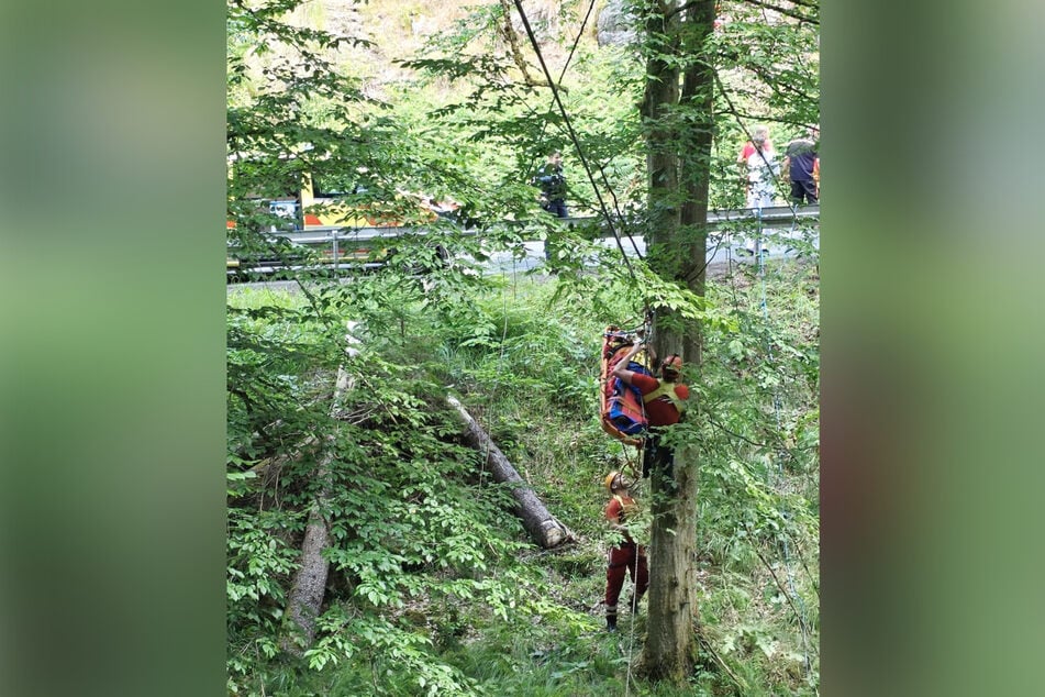 Rettung per Seilbahn am Donnerstag im Kirnitzschtal.