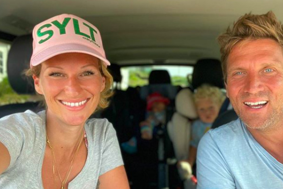 Janni Hönscheid (29) und Peer Kusmagk (44) sind stolze Eltern von zwei Kindern.