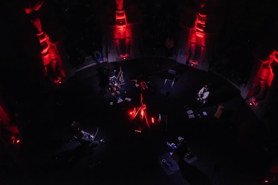 Mystische Atmosphäre: Die Krypta des "Völkis" wurde zur Bühne für ein wohl unvergessliches Konzert.