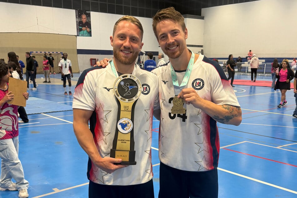 Wucherpfennig (l.) war beim Los Angeles Handball Club nicht der einzige ehemalige Profi aus Deutschland. Der Däne Michael Damgaard (36, r.) sammelte über 10 Jahre mit dem SC Magdeburg so ziemlich jeden Vereinstitel, den man gewinnen kann.