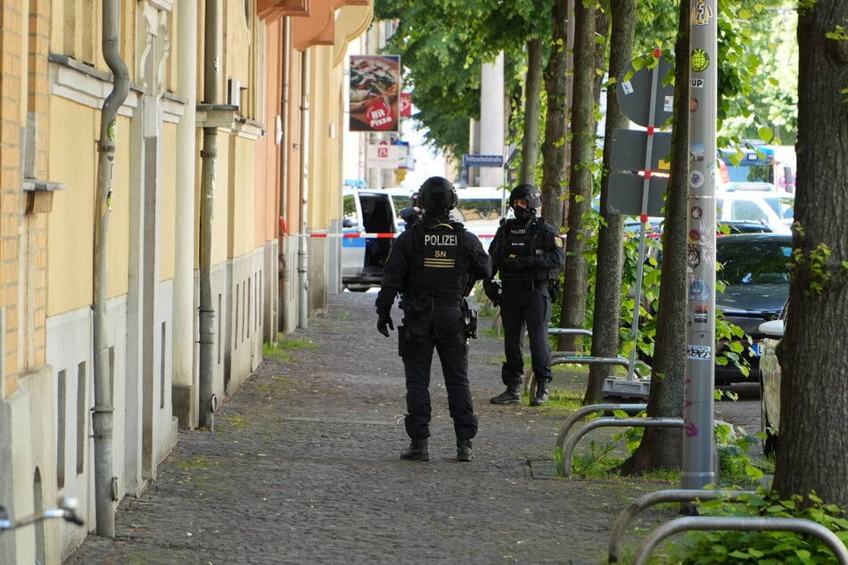 Auch das SEK und eine Verhandlungsgruppe wurden angefordert.