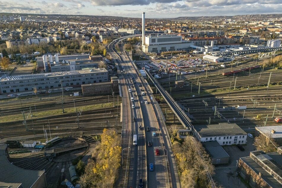 Ein "Geisterläufer" auf der Nossener Brücke löste am Dienstag einen Polizei-Einsatz aus. (Archivbild)