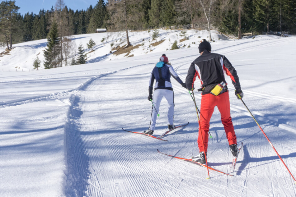 Im Erzgebirge gibt es über 1000 Kilometer gespurte Loipen.