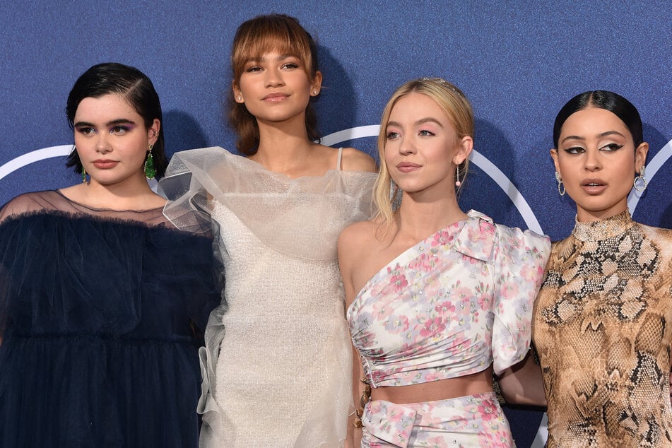 Sydney Sweeney (2nd from r.) is rumored to be having tensions with her Euphoria co-stars – specifically Zendaya (2nd from l.), who is reportedly refusing to do press work with Sydney.