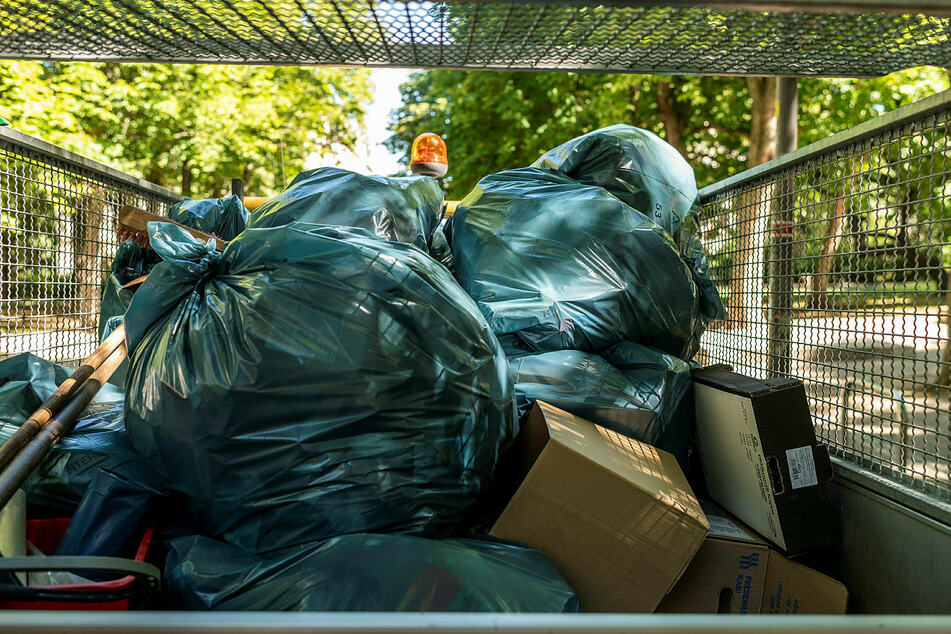 Sommer-Überschuss: Durch die warme Jahreszeit gibt es in den Chemnitzer Parks noch mehr Abfall.