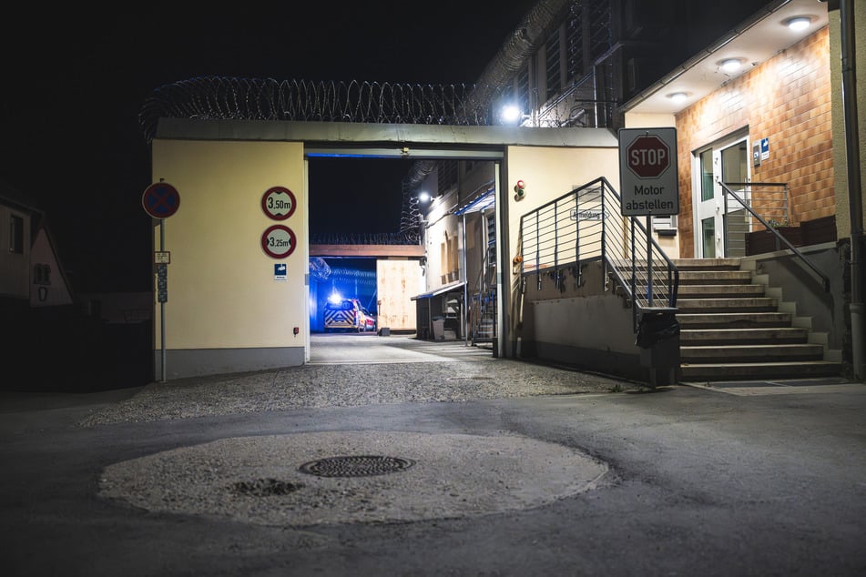 Feuer im Gefängnis: Häftling zündet offenbar seine Zelle an