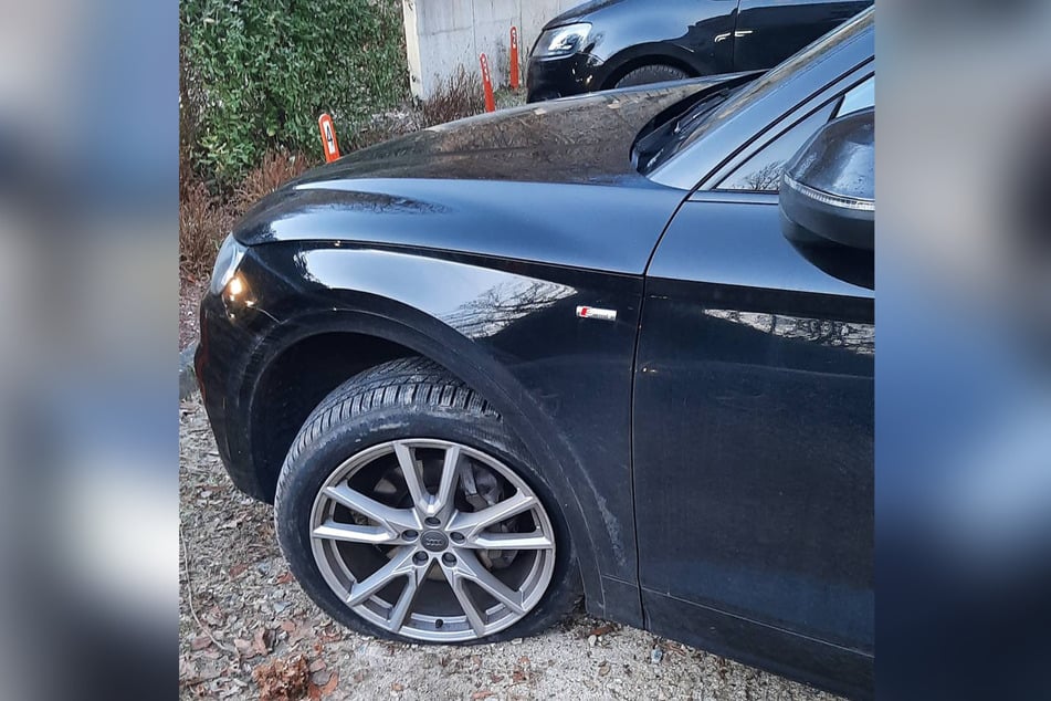 Durch den eingesetzten Nagelgurt wurden die Reifen des Autos zerstochen, doch auch das hielt den Dieb vorerst nicht auf.