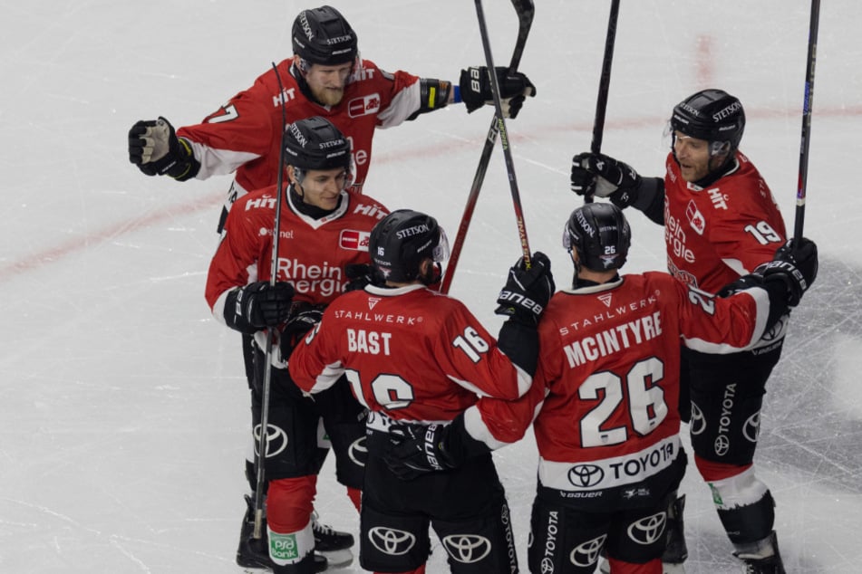 Die Kölner Haie werden auch in den kommenden Jahren von Autobauer Toyota gesponsort.