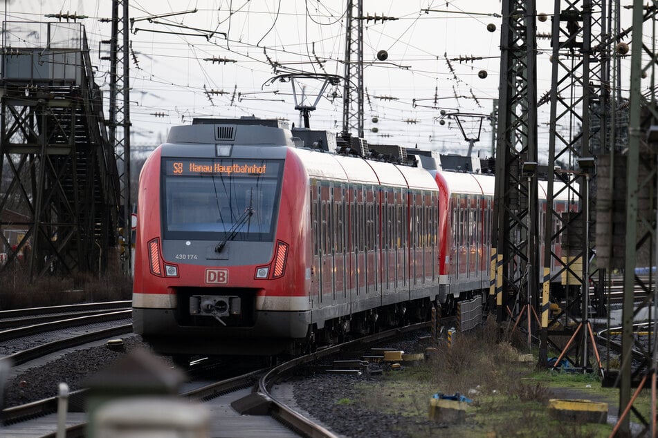 Der S-Bahn- und Regionalverkehr in ganz Hessen ist derzeit gestört - auf unbestimmte Dauer. (Symbolfoto)