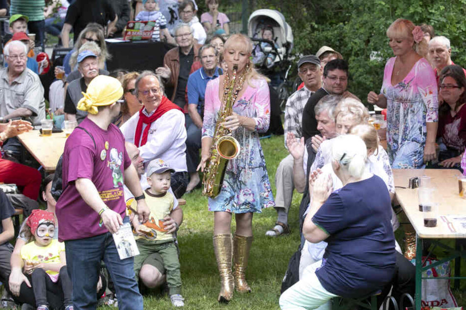 Die Dixieland-Zwillinge Carmen und Claudia (42) begeisterten ihre Fans im Zoo.
