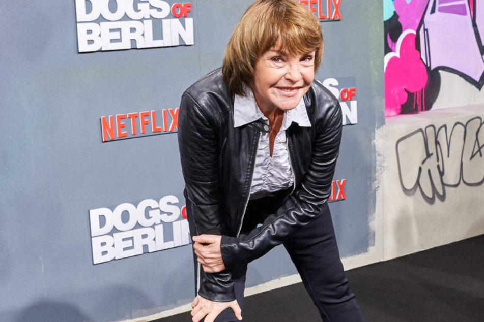 Schauspielerin Katrin Sass bei der Filmpremiere von "Dogs of Berlin" im Kino International.