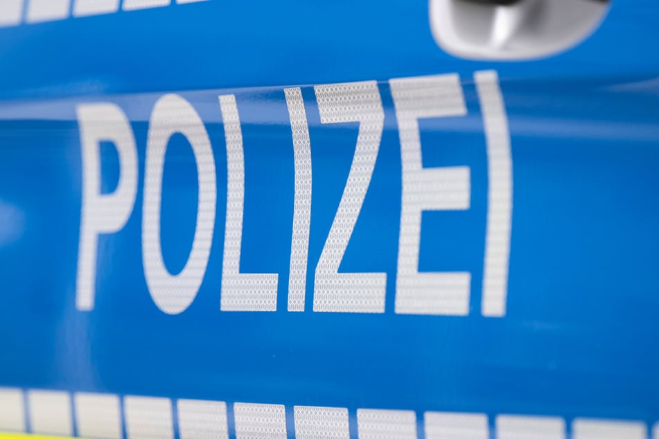 Nach einer Messerattacke in Köln-Chorweiler sucht die Polizei nach Zeugen, die Angaben zur Tat machen können. (Symbolbild)