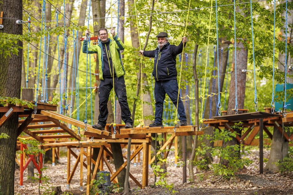 Jan Tappert (52, l.) und Dariusz Wieczorek (56) haben für jüngere oder unerfahrene Besucher zwei neue, niedrigere Parcours eingerichtet.