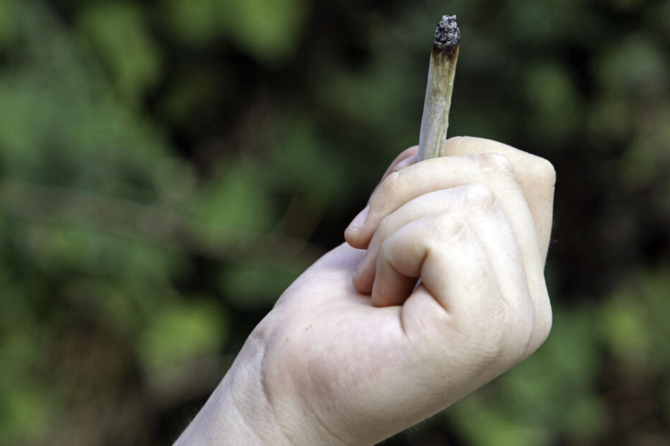 So einen Joint brachte ein Teenie-Dealer (16) bei der Familie vorbei.