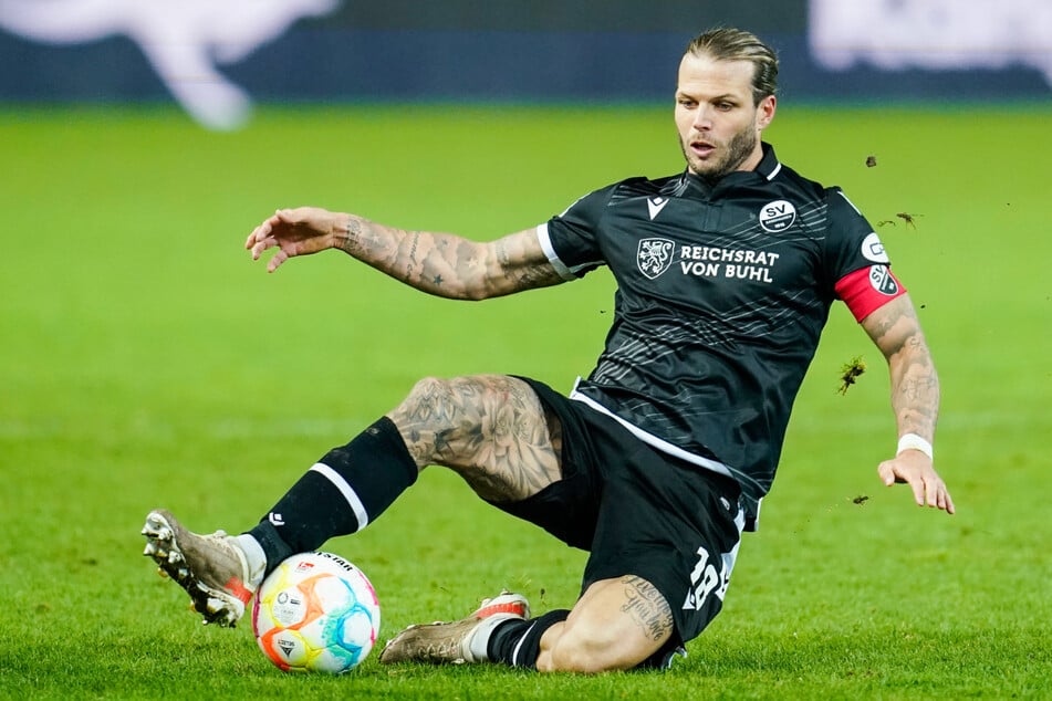 Nach seiner Profikarriere arbeitet Dennis Diekmeier (34) nun im Trainerstab des SV Sandhausen mit.