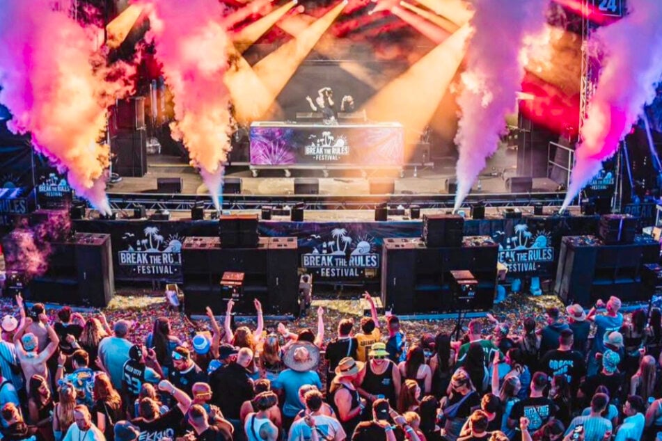 Hoch die Hände und auf ins größte Festival-Wochenende am Bärwalder See in Sachsen!