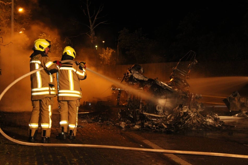 Was genau hier den Flammen zum Opfer fiel, ist derzeit noch unklar.