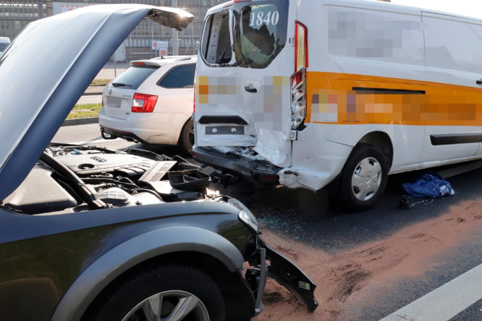 Heftiger Crash in Chemnitz: Audi knallt Transporter ins Heck