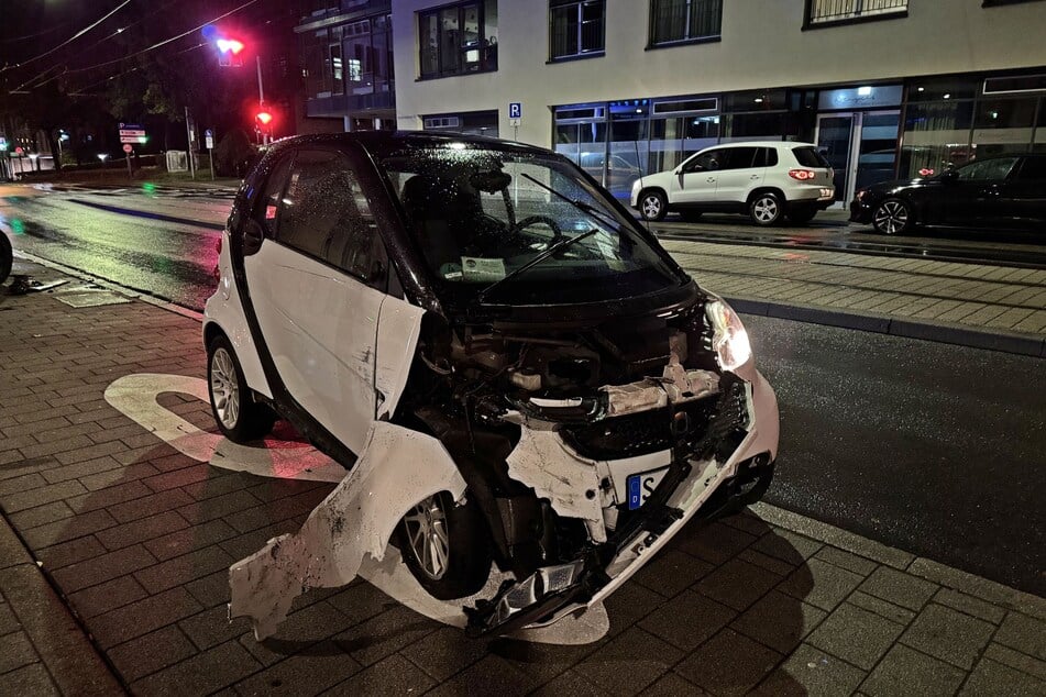 Aber auch der Kleinwagen selber wurde nicht unerheblich beschädigt.