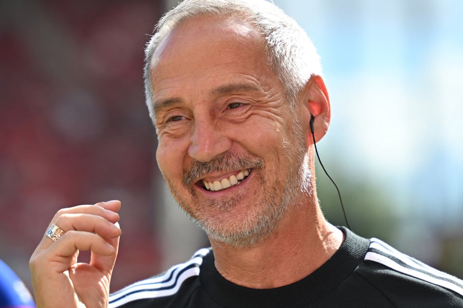 Eintracht-Coach Adi Hütter (56) war nach dem Sieg zufrieden, für Burkardt gab es vom Übungsleiter zusätzlich einige Worte.