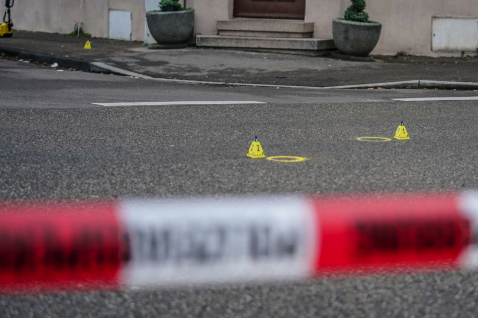 Schüsse auf 21-Jährige aus Auto heraus: Gab es einen weiteren Schuss im Nachbardorf?
