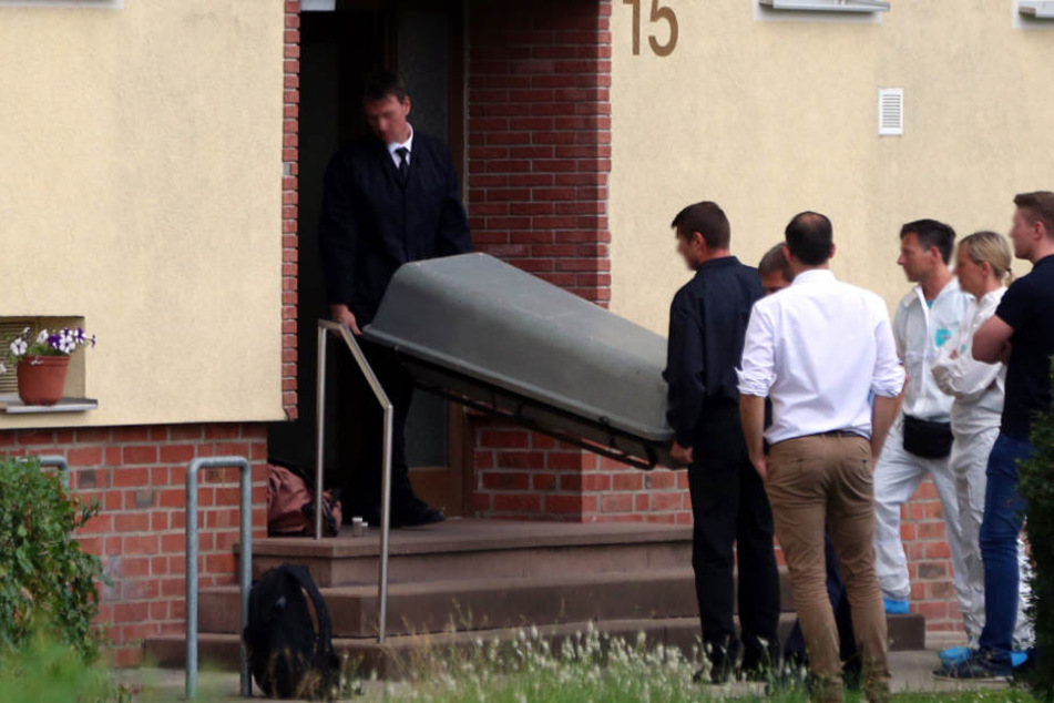 Noch am Tatort nahmen die Polizisten den 43-Jährigen fest (Symbolfoto).
