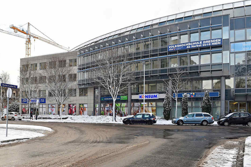 Die Volkshochschule sitzt ab sofort an der Annenstraße 10, fußläufig vom
Postplatz.