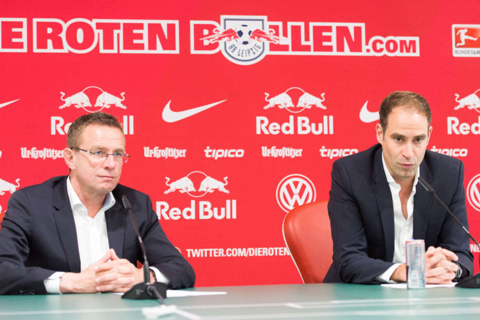 Rangnick und Oliver Mintzlaff im Jahr 2015. Damals erklärte RB erstmals, dass der Sportdirektor auf den Trainerposten zurückkehren werde.
