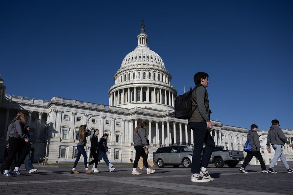 Roads and sidewalks in the US capital were again clogged as thousands of federal employees returned to work Thursday following the record-breaking government shutdown.