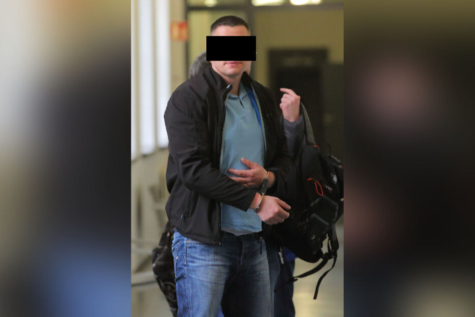 Sebastian L. (40) landet immer wieder vor Gericht. Er kassierte sogar schon in Österreich mehr als sechs Jahre Haft wegen Raubes. Derzeit ist der Drogenkonsument in einer Entzugsanstalt untergebracht.