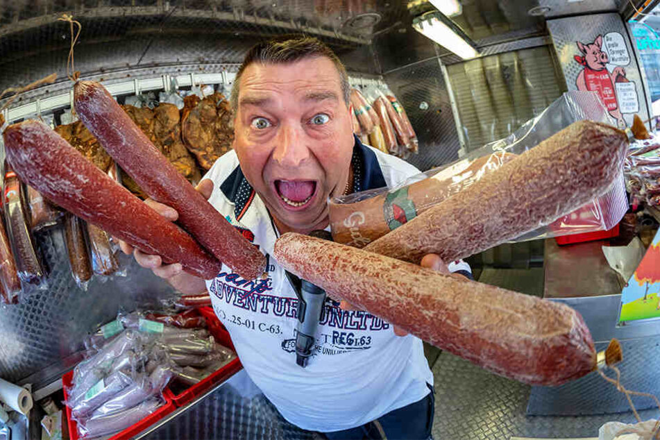 Wurst-Achim verkauft seine Fleischwaren lautstark für 15 oder 20 Euro.