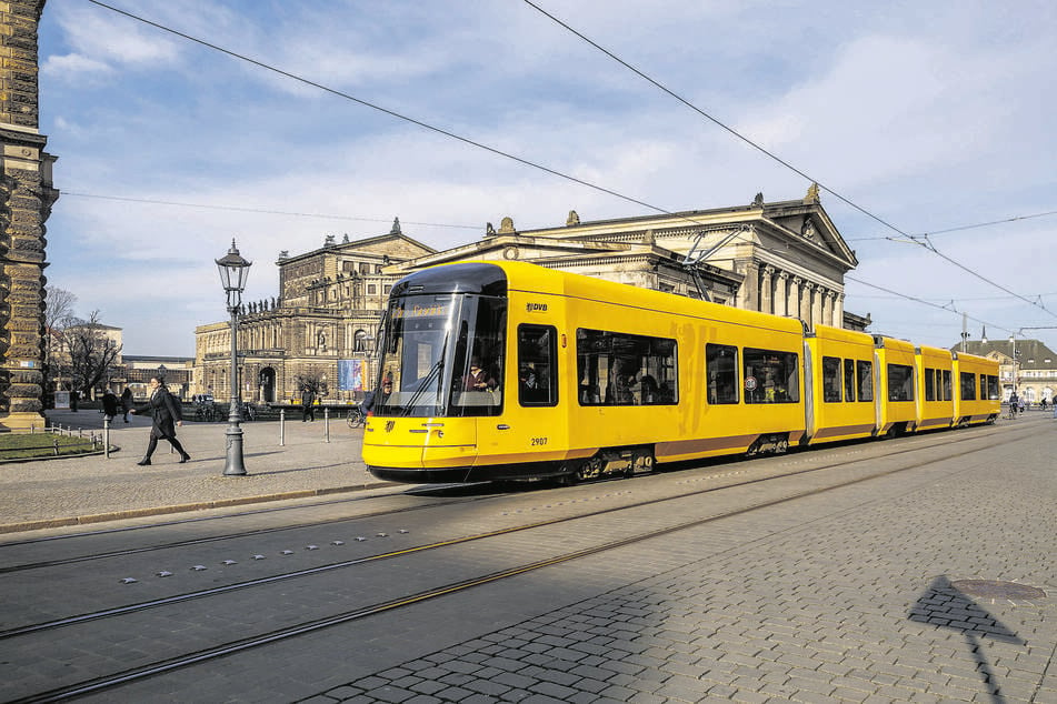 So "nackt" - ohne Werbung - sind Dresdens neue Straßenbahnen aktuell unterwegs.