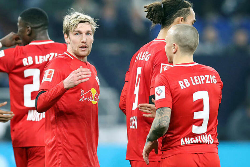 5:0: Emil Forsberg (l.). Da freute sich bestimmt auch Frau Shanga.