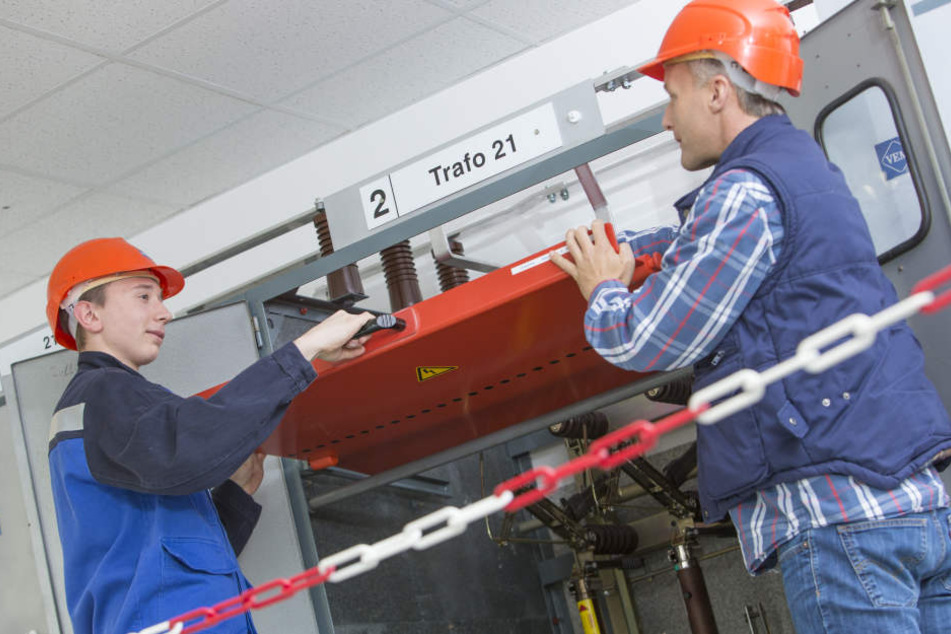 In der Ausbildung zum/r Elektroanlagenmonteur/in lernst Du das Montieren von Schalt- und Verteilungstechnik.
