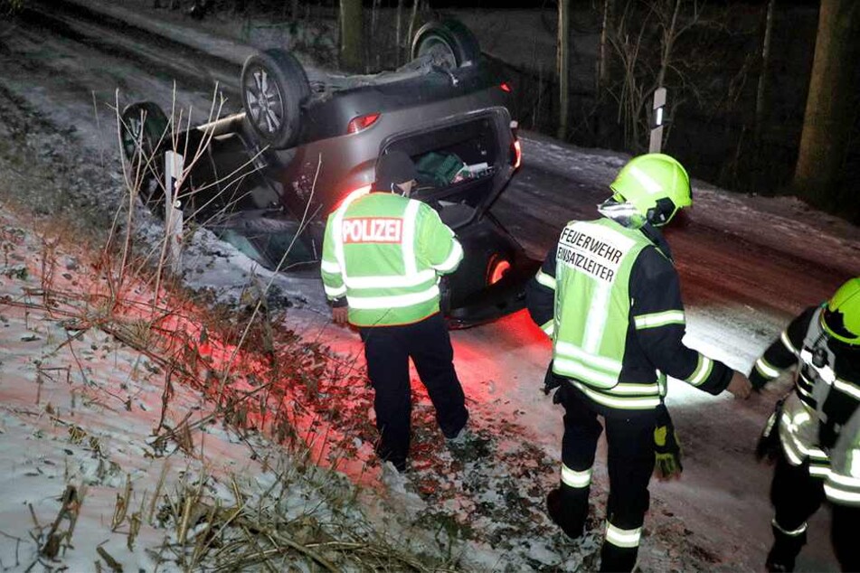 Die Einsatzkräfte hatten Schwierigkeiten sich dem Unfallort zu nähern.