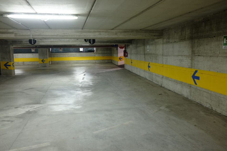 Der Porsche war in einer Tiefgarage geparkt. (Symbolbild)