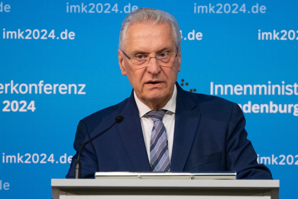 Bayerns Innenminister Joachim Herrmann (68, CSU) hat neue Zahlen zu den Abschiebungen aus dem Freistaat vorgelegt.