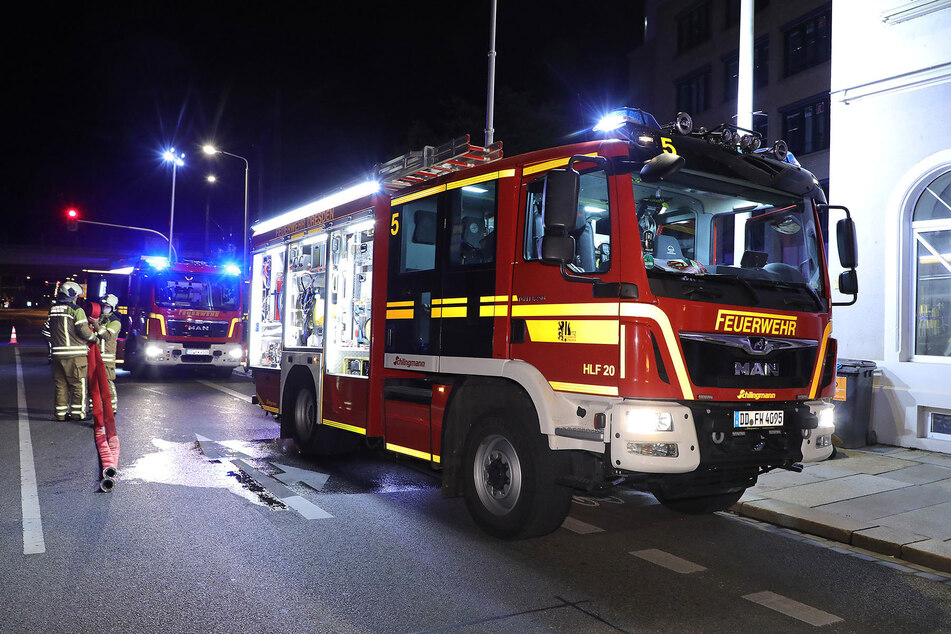 Die Feuerwehr war mit mehreren Fahrzeugen am Einsatzort.