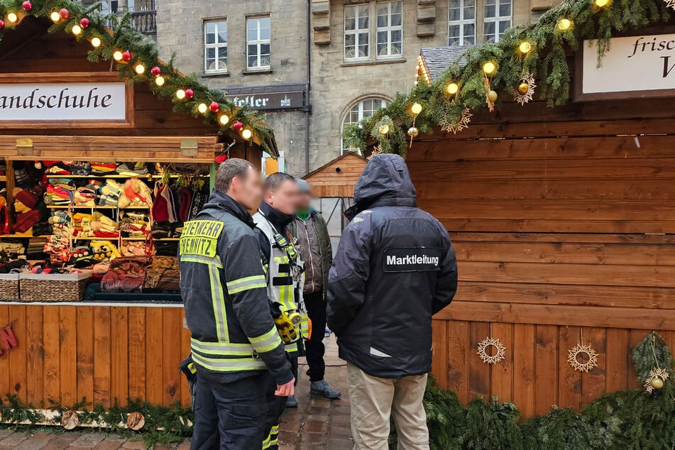 Chemnitz: Feuerwehreinsatz in Chemnitz: Buttersäure-Attacke auf Weihnachtsmarkt!