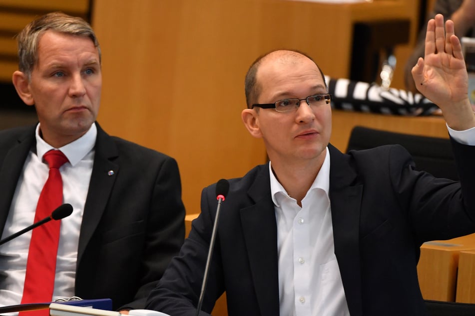 Thüringens AfD-Landessprecher Stefan Möller (47, rechts) erntete für einen Kommentar, der wohl gar nicht gegen die westdeutsche AfD gerichtet war, prompt eine Stichelei - gegen die Ost-AfD. (Archivbild)