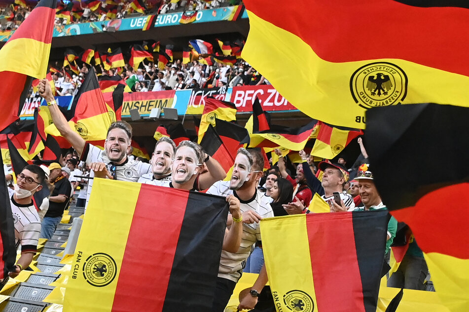 Während des EM-Spiels zwischen Deutschland und Frankreich fing der Röhren-Fernseher der 53-jährigen Monheimerin plötzlich an zu qualmen. (Symbolfoto)