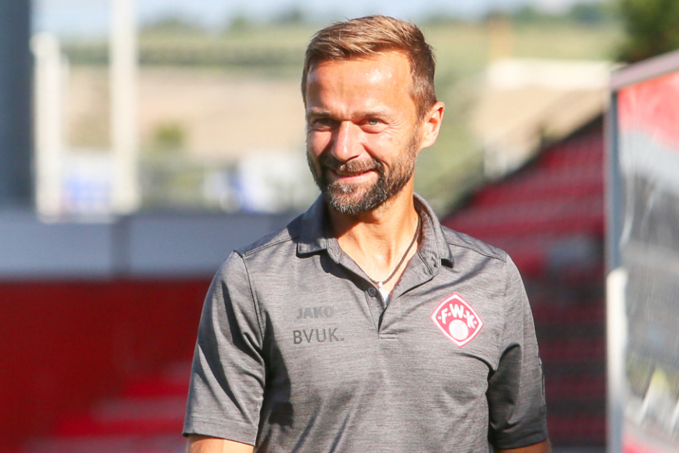 Michael Schiele durfte sich freuen! Der Coach ist mit den Würzburger Kickers in die 2. Bundesliga aufgestiegen. (Archivbild)