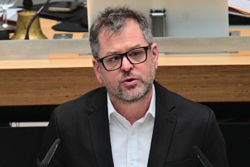 Der Berliner Grünen-Chef Werner Graf (45) will private Vermieter in die Pflicht nehmen.