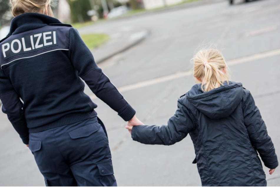 Eine Bundespolizistin nahm sich des kleinen Zugfahrgastes an. (Symbolbild)