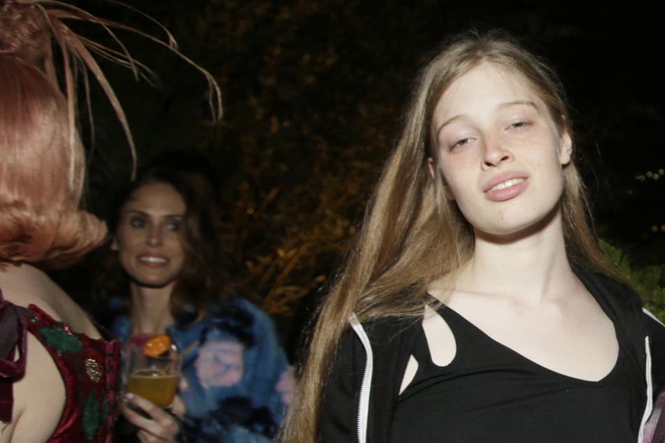 Hija distanciada de Elon Musk brilla en la Fashion Week: Vivian Wilson hace su debut en la pasarela
