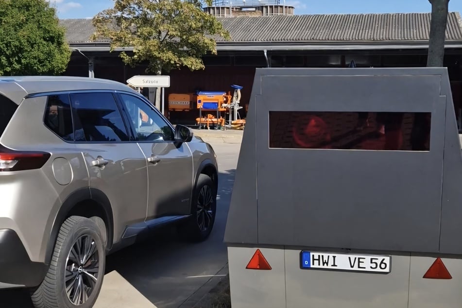 Der sogenannte "Enforcement Trailer" steht seit August im Dienste der Landeshauptstadt. (Archivbild)