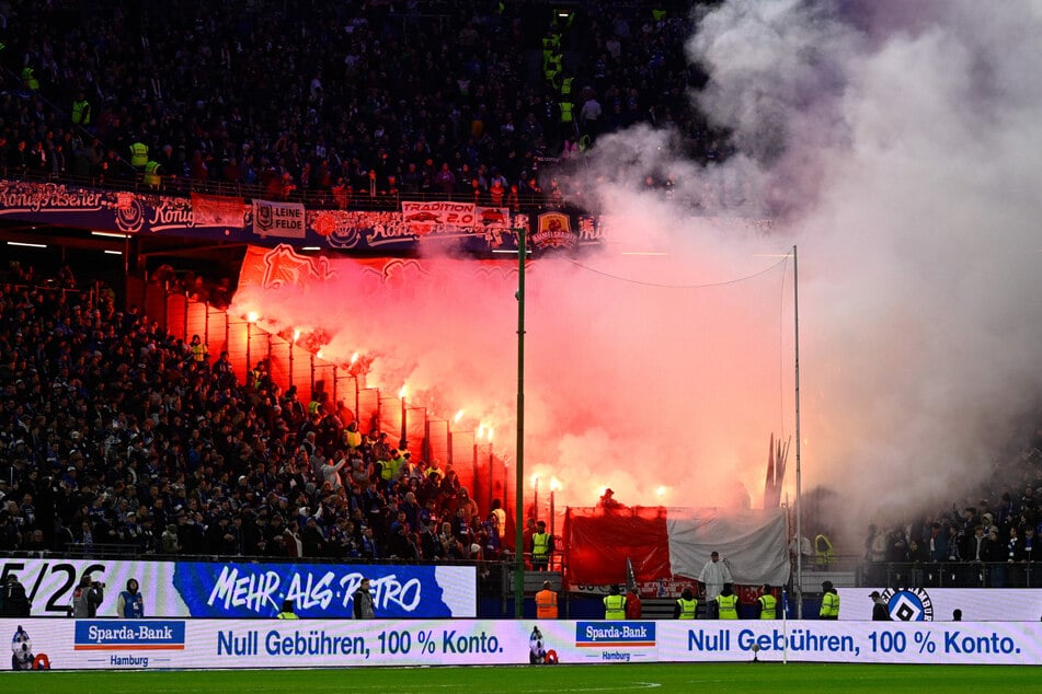 Die rund 1500 mitgereisten RB-Leipzig-Fans sorgten beim HSV für eine neue Minuskulisse hinsichtlich der Gäste-Zuschauer.