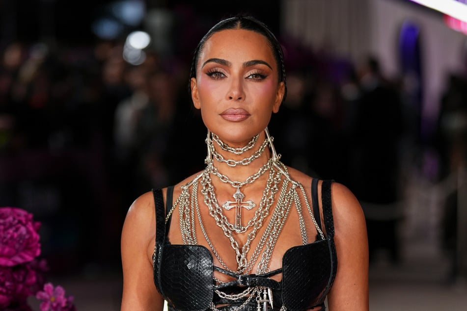 Kim Kardashian (45) leidet an einer Ösophagitis.