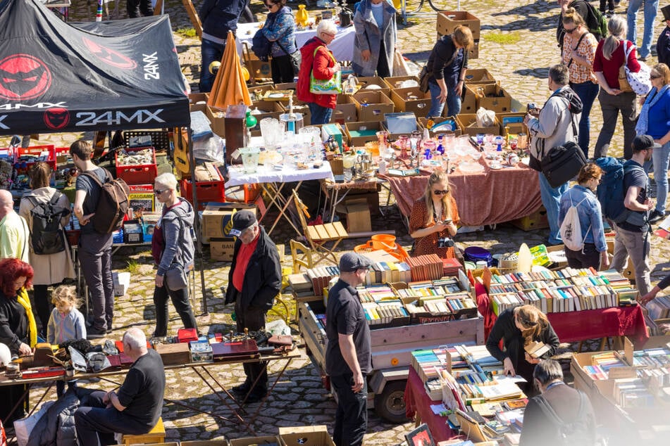 Der Flohmarkt hinter dem Haus der Presse öffnet wieder seine Pforten.